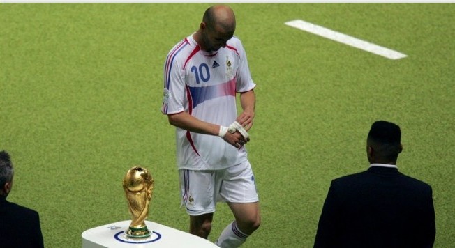 زین الدین در حال اخراج شدن جام جهانی 2006