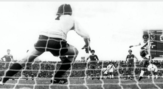تصویر پنالتی تئوفیلو کوبیاس جام جهانی 1978