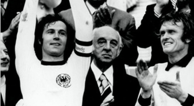 تصویر کاپیتان آلمان و جام قهرمانی 1974